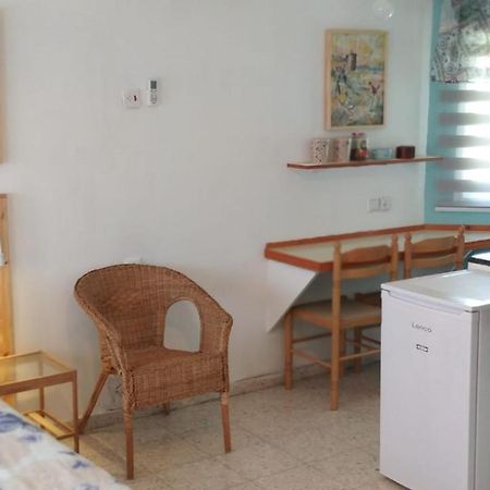 Jordan Valley one room apartment Menaẖemya Extérieur photo