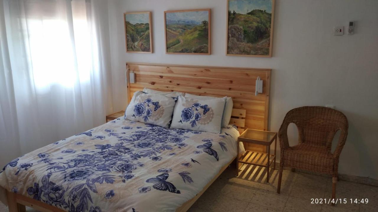 Jordan Valley one room apartment Menaẖemya Extérieur photo