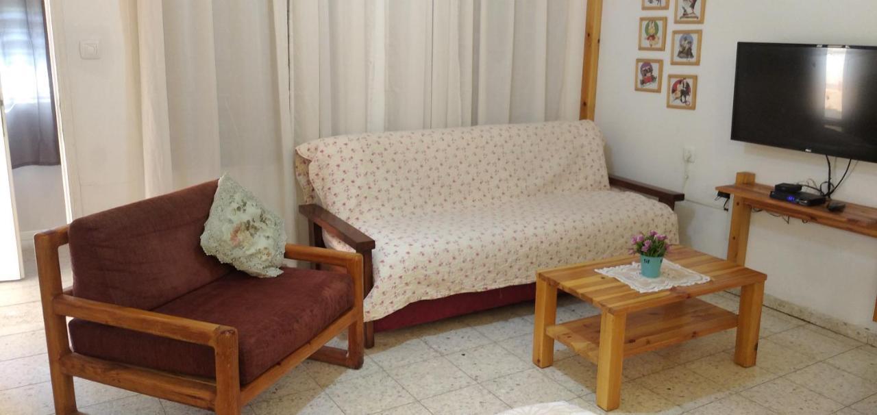 Jordan Valley one room apartment Menaẖemya Extérieur photo