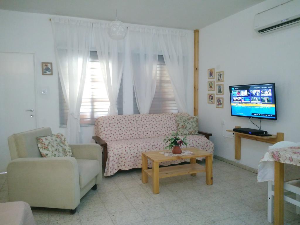 Jordan Valley one room apartment Menaẖemya Extérieur photo